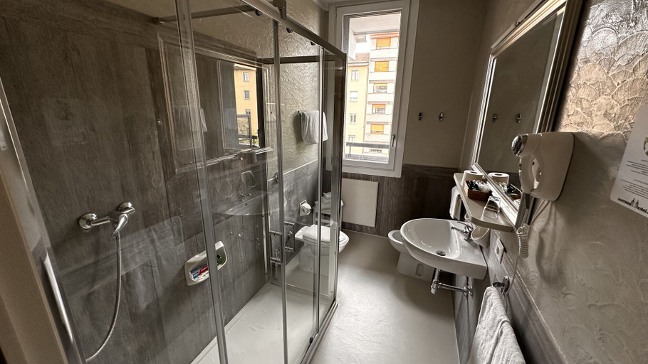 Bathroom 5, Admiral Hotel, Milano