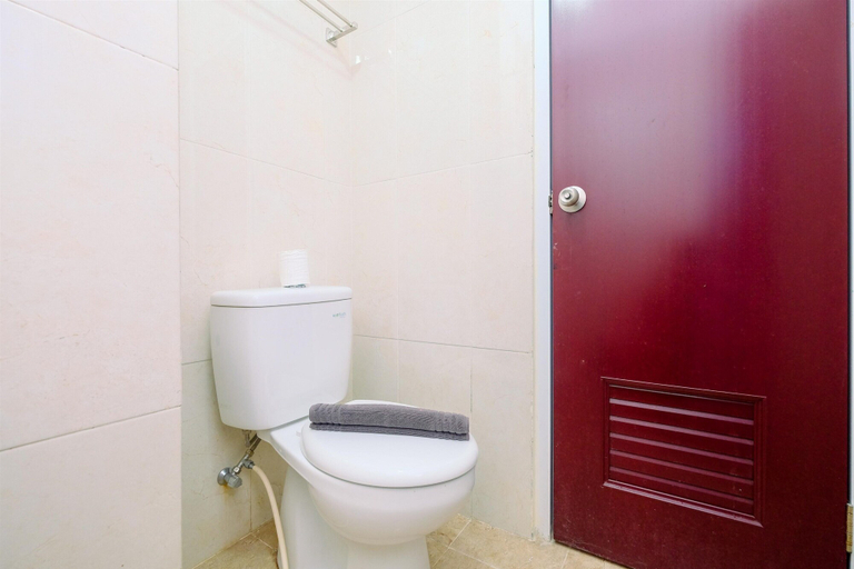 Bathroom 3, Simply And Enjoy Living Studio Taman Melati Margonda Apartment, Depok