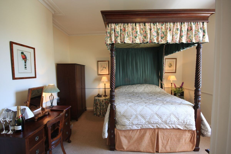 Bedroom 3, Worsley Arms Hotel, North Yorkshire
