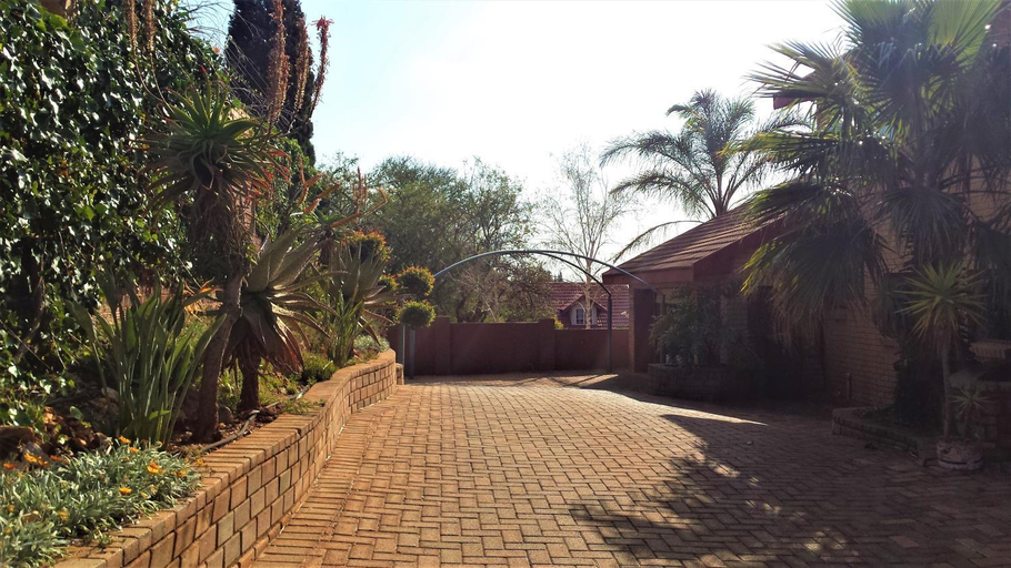 Others 2, Arek's Place, West Rand