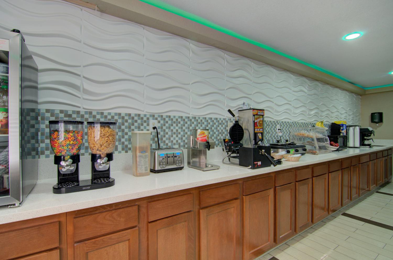 Food & Drinks 4, Westbridge Inn and Suites, Appanoose