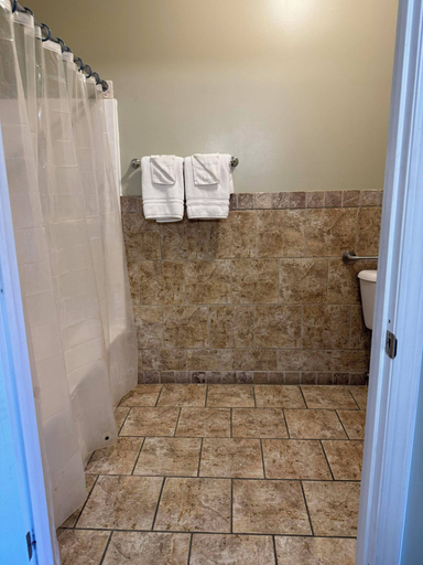 Bathroom 4, Weiss Lake Lodge, Cherokee