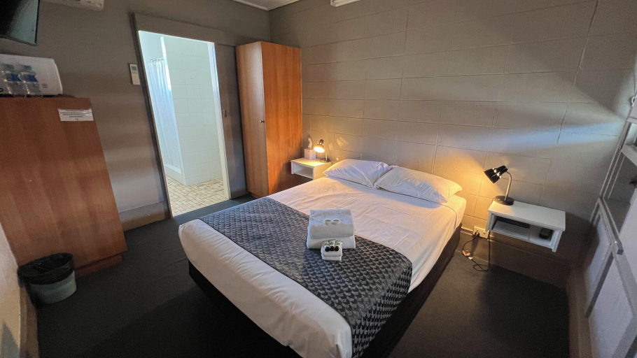 Bedroom 2, Tandara Hotel Motel, Sarina