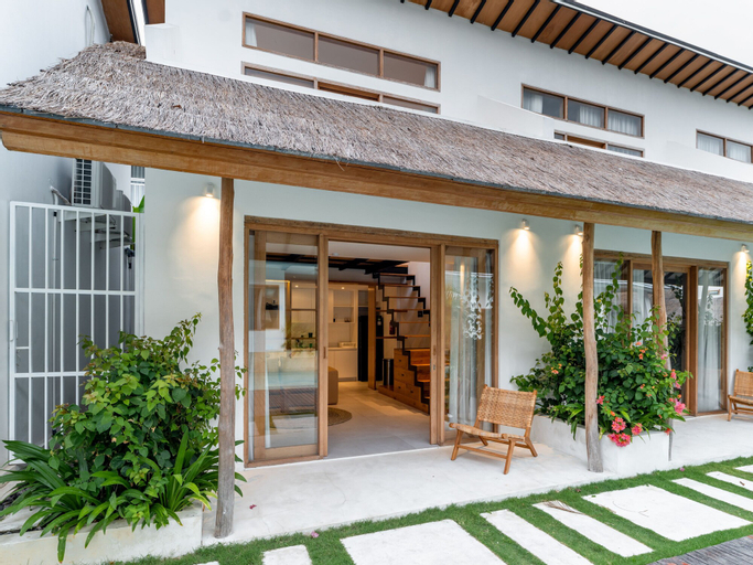 Exterior 19