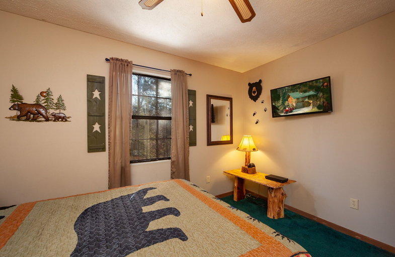 Others 4, Bearfootin' 3 Bedroom Cabin by RedAwning, Sevier