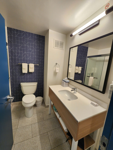 Bathroom 4, Spark by Hilton Rahway, Union