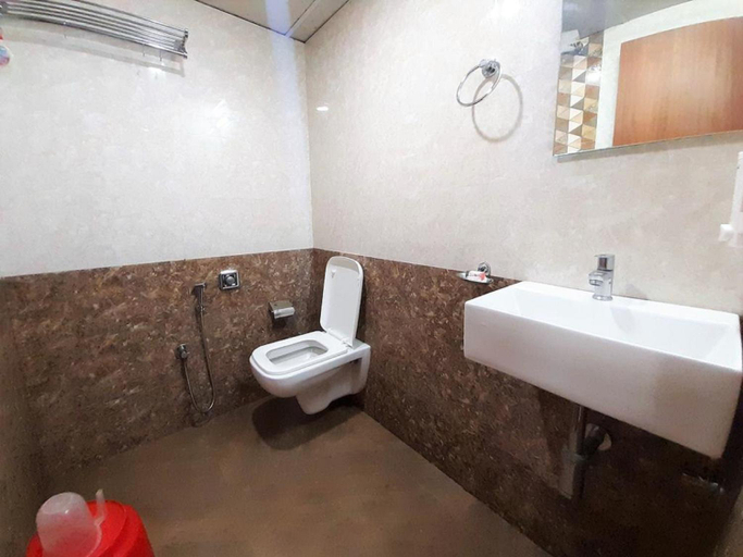 Bathroom 4, Hotel Royal Elite Mumbai, Mumbai Suburban