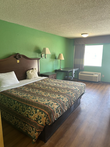 Bedroom 2, American Inn, Sumter