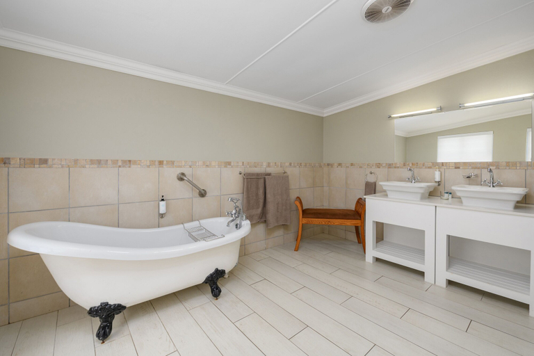 Bathroom 5, Formosa Bay, Eden
