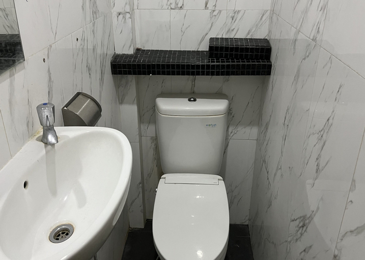 Bathroom 10