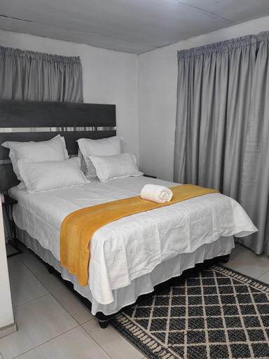 Bedroom 2, Ngqamakwe Luxury Guest House and Conference Centre, Amathole