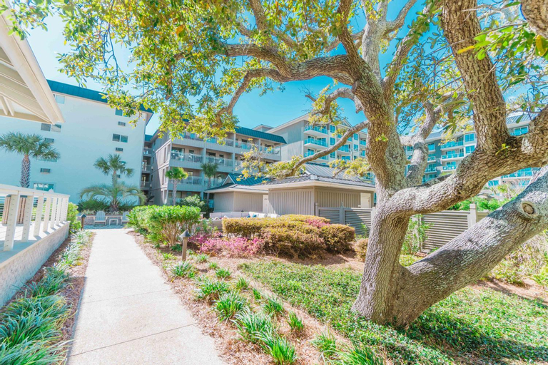 Stunning Views!!-Oceanfront Villa-Heated Pool-Private Balcony-Tiki Bar-Walk to Coligny Plaza, Beaufort