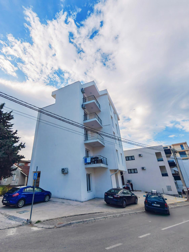 Others 4, Mialex apartments