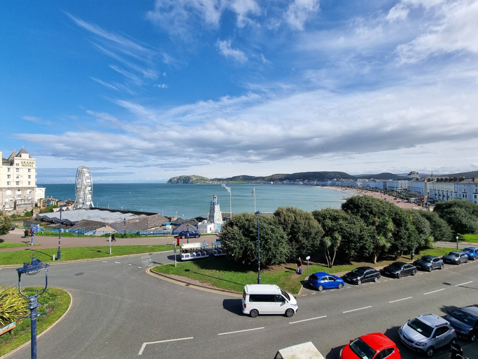 Others 5, Min y Don Llandudno, Conwy