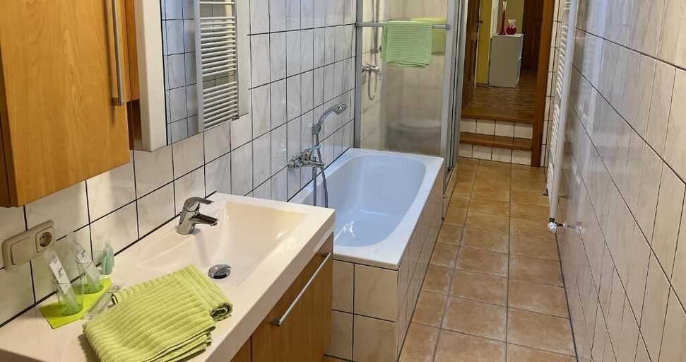 Bathroom 5, Gasthof & Pension Zum Zacherwirt, Deggendorf