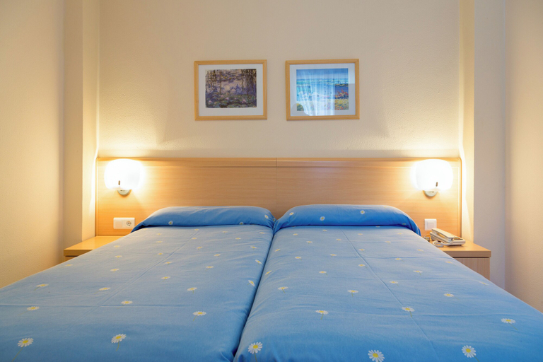 Bedroom 2, Apartamentos Los Arces, Cantabria