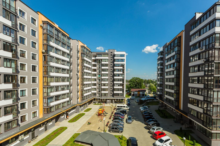Exterior & Views