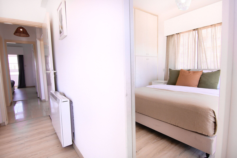 Room 4, Phaedrus Living: Modern City View Flat Nafi