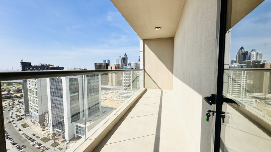 Others 5, Spacious Studio Apartment Canal View Business Bay by Belvilla, Dubai