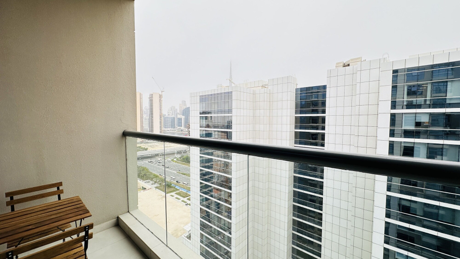 Others 4, Spacious Studio Apartment Canal View Business Bay by Belvilla, Dubai