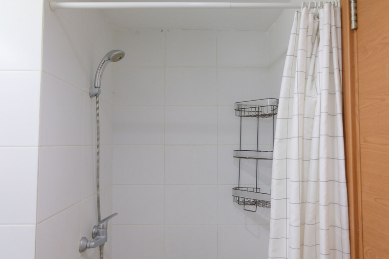 Bathroom 4, Modern Designed And Strategic Studio Room At Beverly Dago Apartment, Bandung