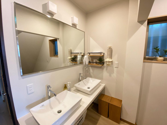 Bathroom 3, AJITO Hostel & CafeBar, Shingū