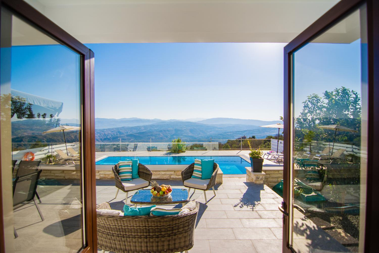 Others 5, Alkiviades Villa