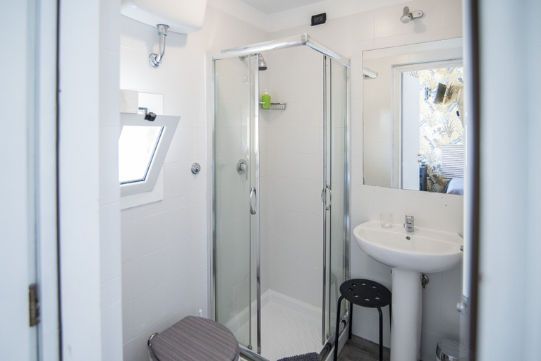Bathroom 4, Hotel Dell'Urbe, Roma