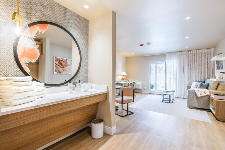 Bathroom 13