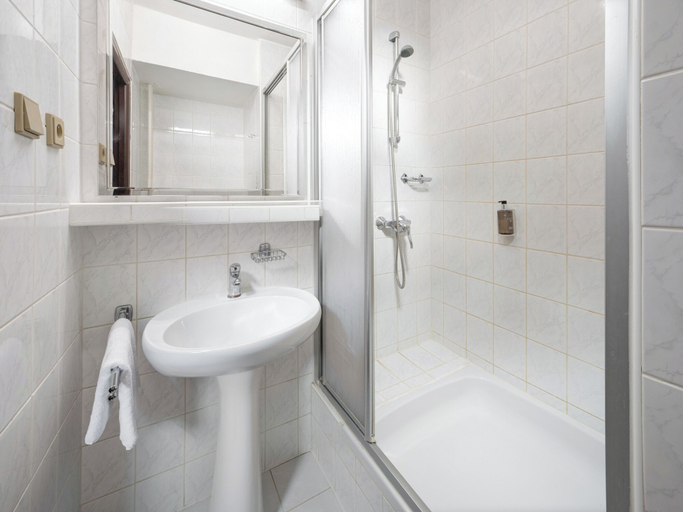 Bathroom 4, Hotel Cernigov, Hradec Králové