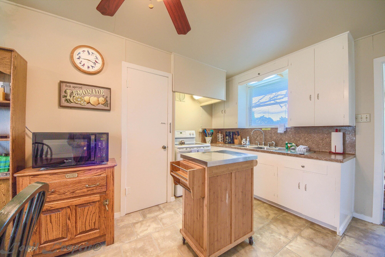Private kitchen 2, Texas Blue Wagon Rr9084b3 7 Bedroom Home by RedAwning, Comal