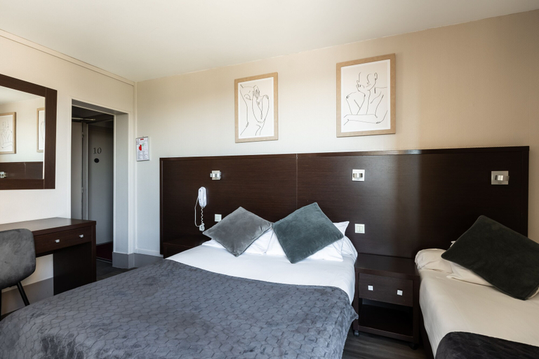 Bedroom 4, Hôtel Bristol Nord, Paris