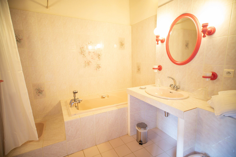 Bathroom 5, Château de Madières - Châteauzen, Gard