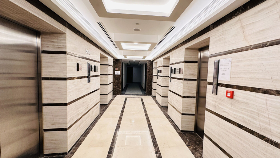 Others 5, Luxurious Studio Apartment Burj View with Balcony Free Parking by Belvilla, Dubai