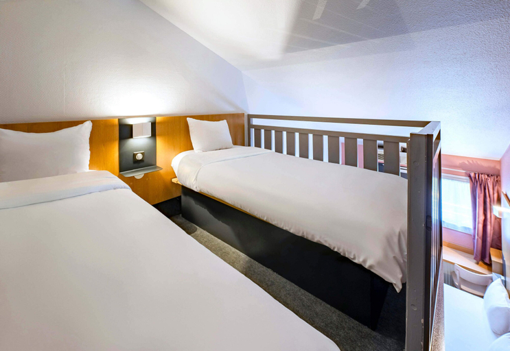 Bedroom 2, B&B Hotel Saint Etienne - La Terrasse, Loire