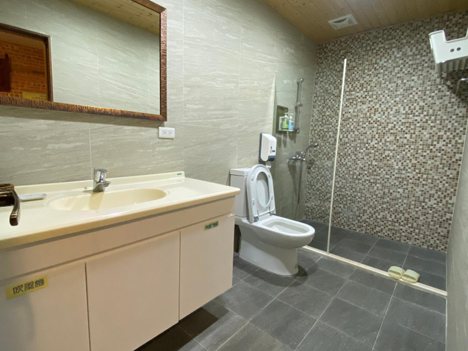 Bathroom 3, SeeU Coffee and B&B, Miaoli