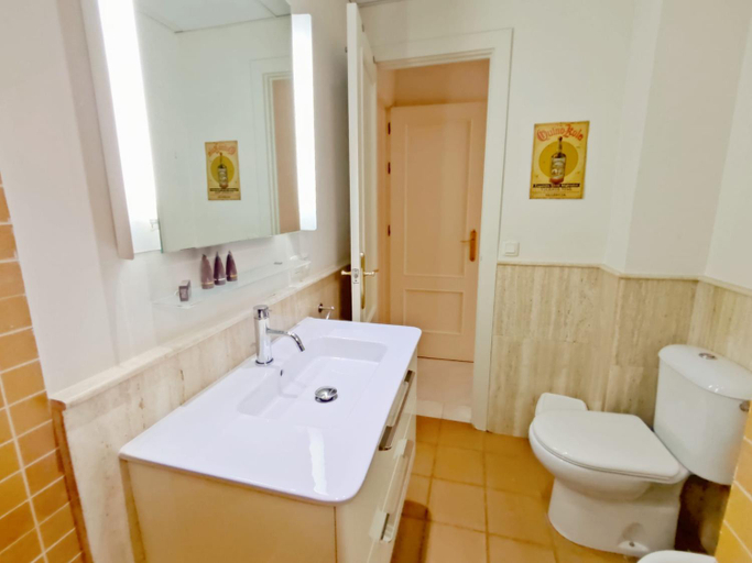 Bathroom 3, Bright Apartment at Santa Cruz 4 pax Parking Opc, Sevilla