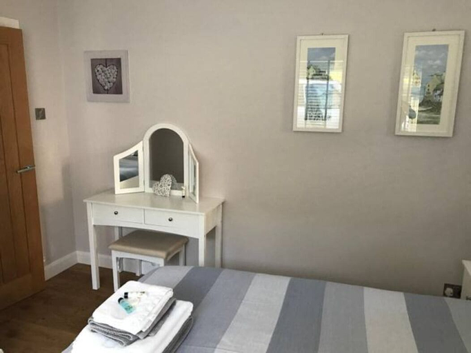 Bedroom 2, Just Stay Wales - Marshmallow Cottage, Swansea