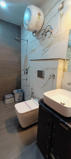 Bathroom, Hotel Madhavam, Mathura