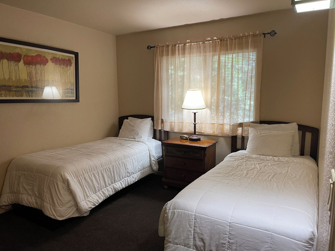 Bedroom 2, Mount Shasta Resort, Siskiyou