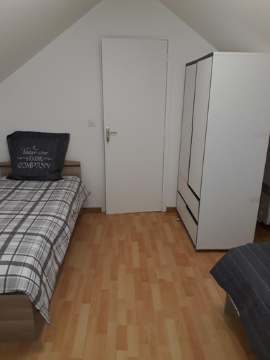 4, Le Pierre CURIE Chez l'habitant, Seine-Saint-Denis