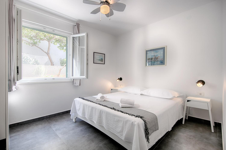 Others 2, Apartmani Dule Komiza, Komiža