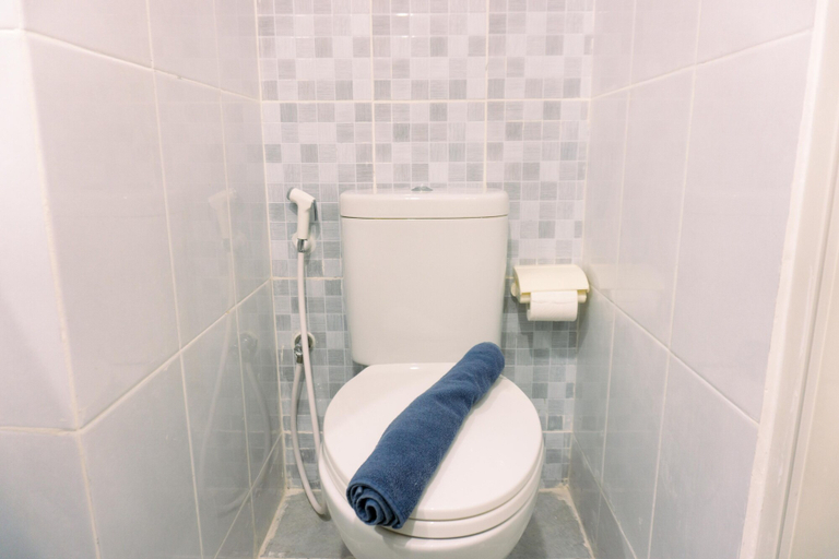 Bathroom 2, New And Nice Designed Studio At Tokyo Riverside Pik 2 Apartment, Tangerang