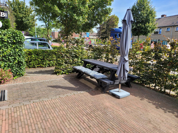 Others 5, Bed & Budget123, Voorst