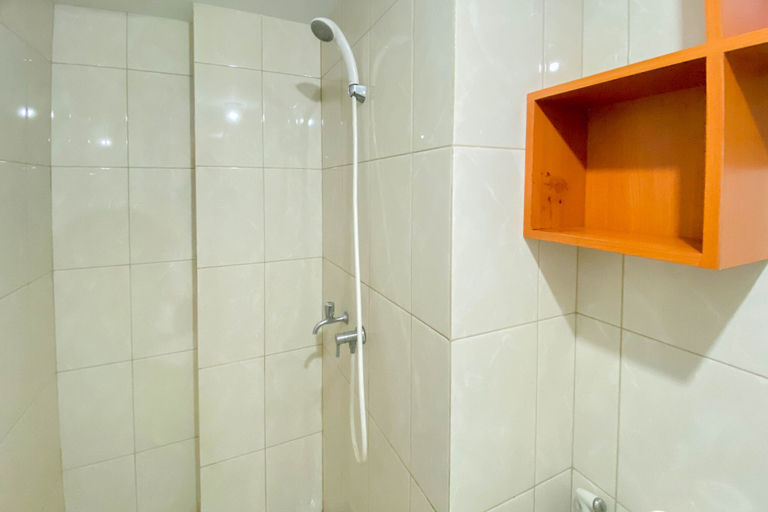 Bathroom 3, Restful And Tidy 2Br Apartment Springlake Summarecon Bekasi, Bekasi