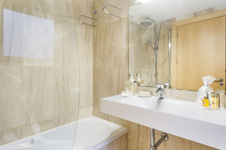 Bathroom 4, My Space Barcelona Private Pool Garden, Barcelona