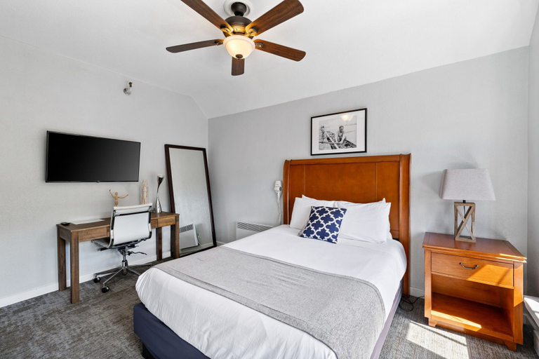 Bedroom 5, College Inn – European Style Hotel, Seattle