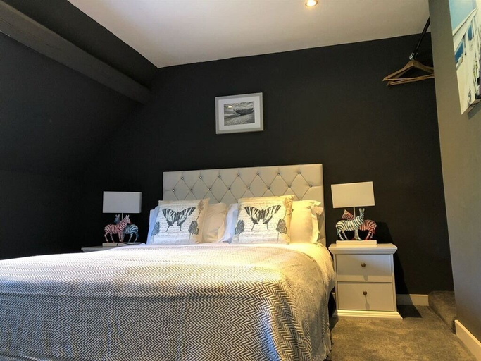 Bedroom 2, Old Fleece Apartments, Gloucestershire