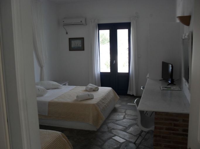 Bedroom 3, Naoussa Hotel Paros by Booking Kottas, South Aegean
