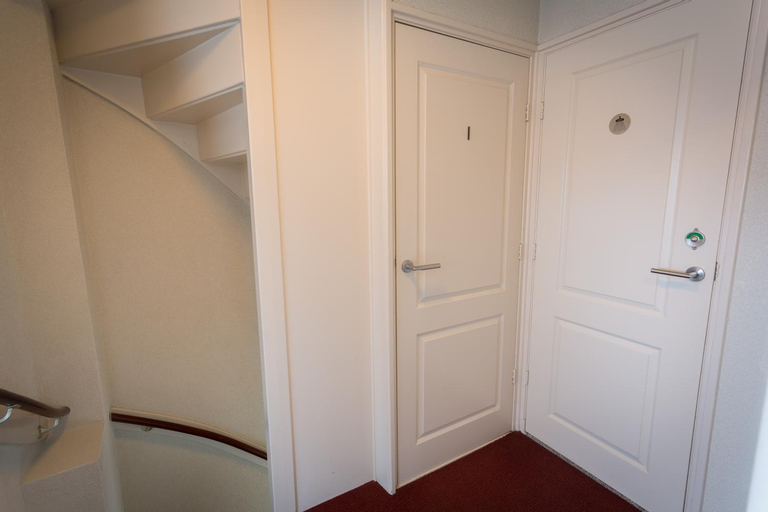 Others 4, Bed & Budget123, Voorst